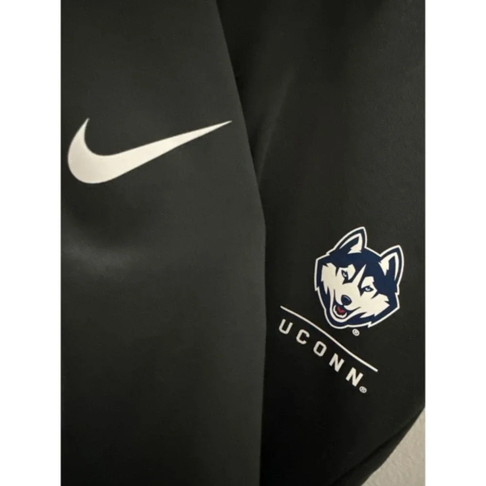 Nike Men's Therma Tapered Pants Medium Gray UConn Huskies NCAA Fleece Pant‎